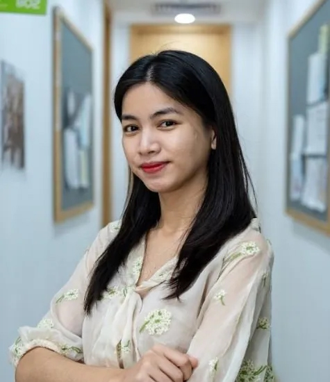 Cô Bùi Thị Thúy Nga